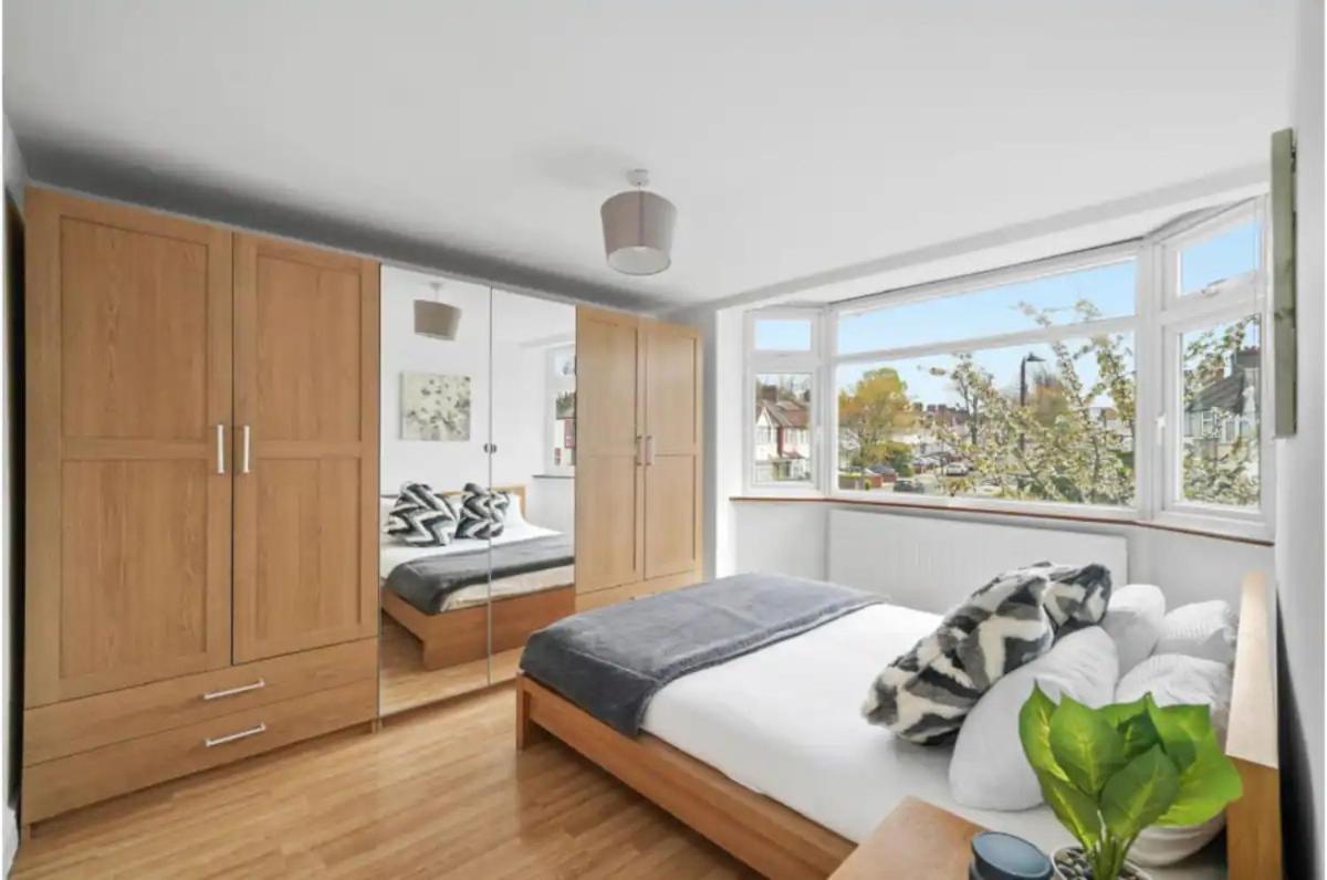 Hanger Lane Hububb Apartment London