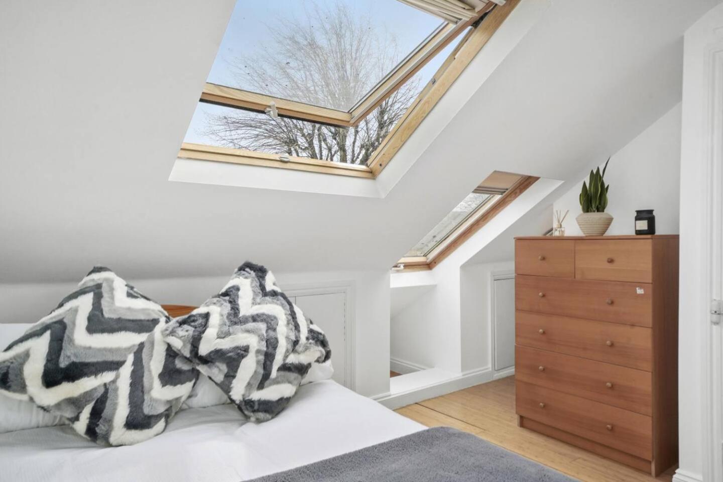 Hanger Lane Hububb Apartment